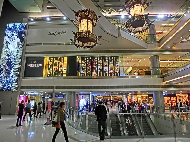 best shopping in Hong Kong - inside IFC Mall in Central Hong Kong - photo by Himhimkwan under CC-BY-SA-3.0