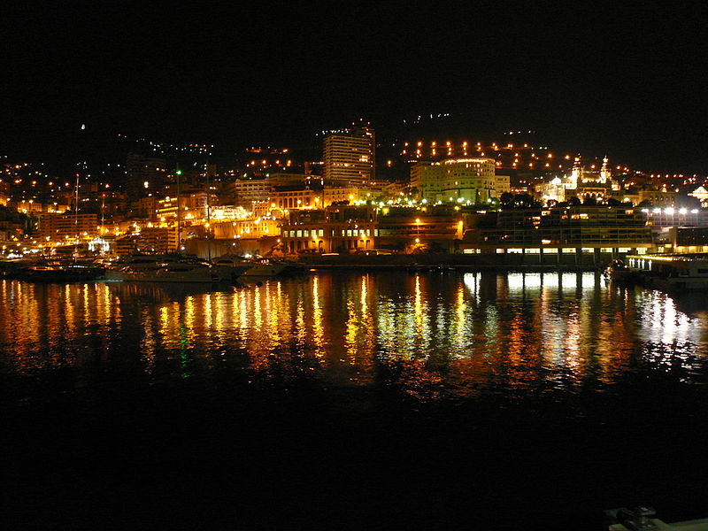 Monte Carlo at night from the pier - photo by Santiago Puig Vilado… under CC-BY-SA-3.0