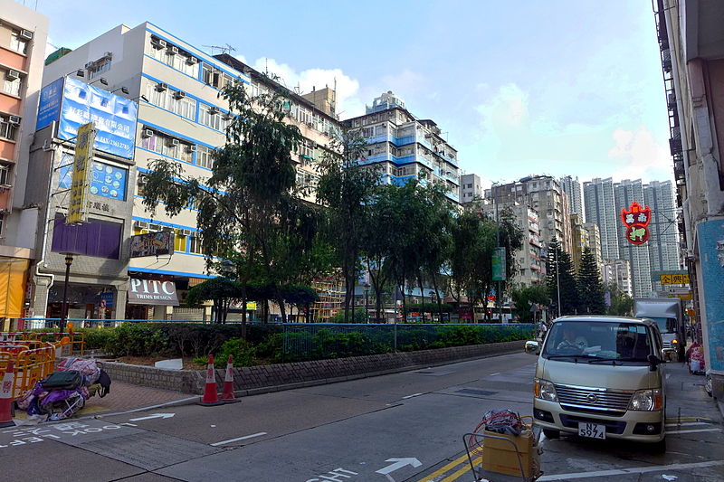 best shopping in Hong Kong - Sham Shui Po section of Nam Cheong Street - photo by Wing1990hk under CC-BY-3.0
