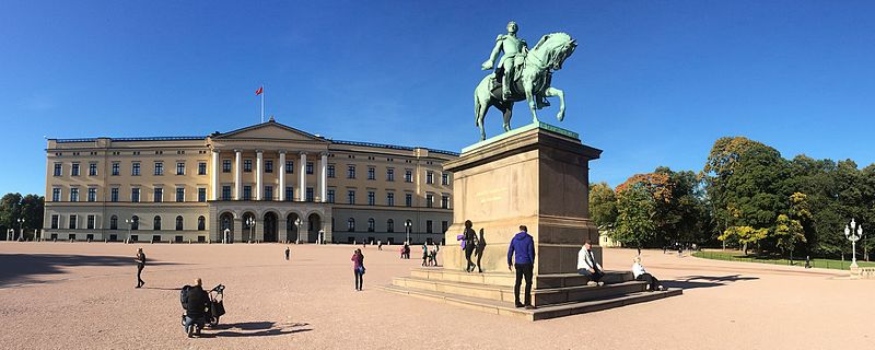 Slottsplassen (The Palace Square) - photo by Wolfmann under CC-BY-SA-4.0