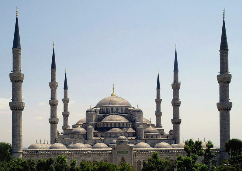 free things to do in Istanbul - The Sultan Ahmed Mosque (Blue Mosque) in Istanbul - photo by Dersaadet under CC-BY-SA-3.0 and GFDL