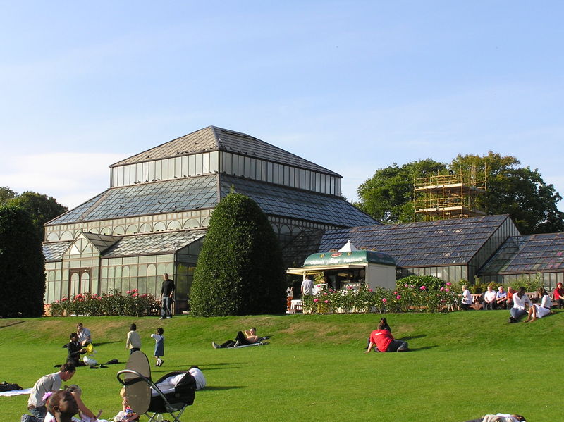 The Botanic Gardens in Glasgow, Scotland - photo by Finlay McWalter under CC-BY-SA-3.0-migrated