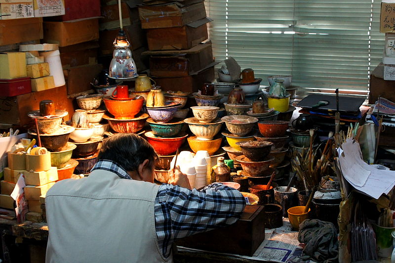 best shopping in Hong Kong - Yuet Tung Chinaworks in Hong Kong - photo by Mk2010 under CC-BY-SA-3.0