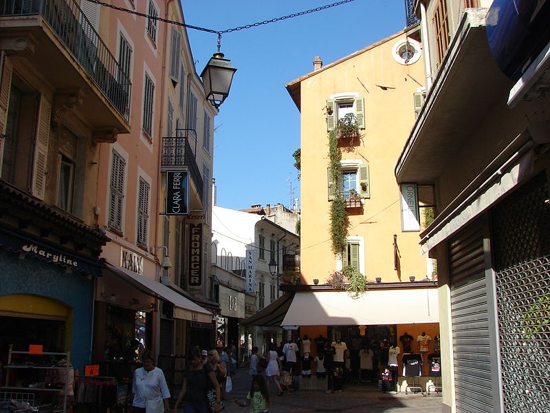 three days in Cannes - Rue Meynadier - photo by M.Strīķis under CC-BY-SA-3.0