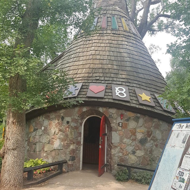 Hansel and Gretel Witch Hut at Kildonan Park - photo by Tony R. Whincup under CC0
