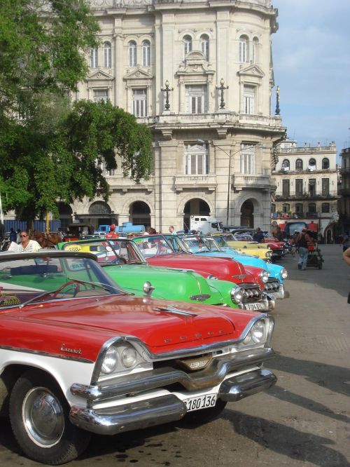 Havana Vintage Vehicles - photo by Brigus under Pixabay License