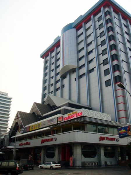 Sarinah Building - photo by Prayudi Setiadharma under PD-self