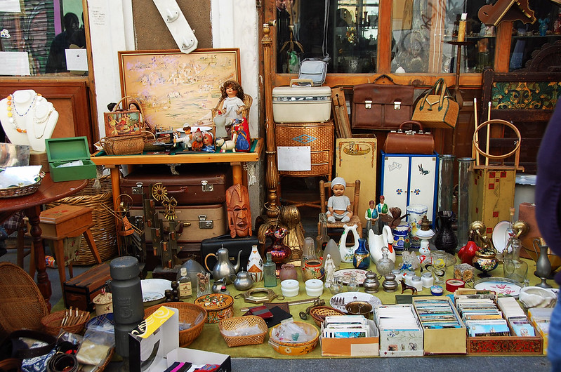 Old knick knacks and other vintage stuff at El Rastro Market - photo by Italian Lasagna under CC BY-ND 2.0
