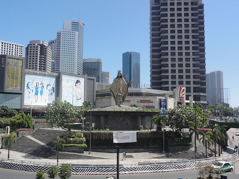 Vue de l'EDSA Shrine - photo by Patrick Roque under GFDL and CC BY-SA 3.0