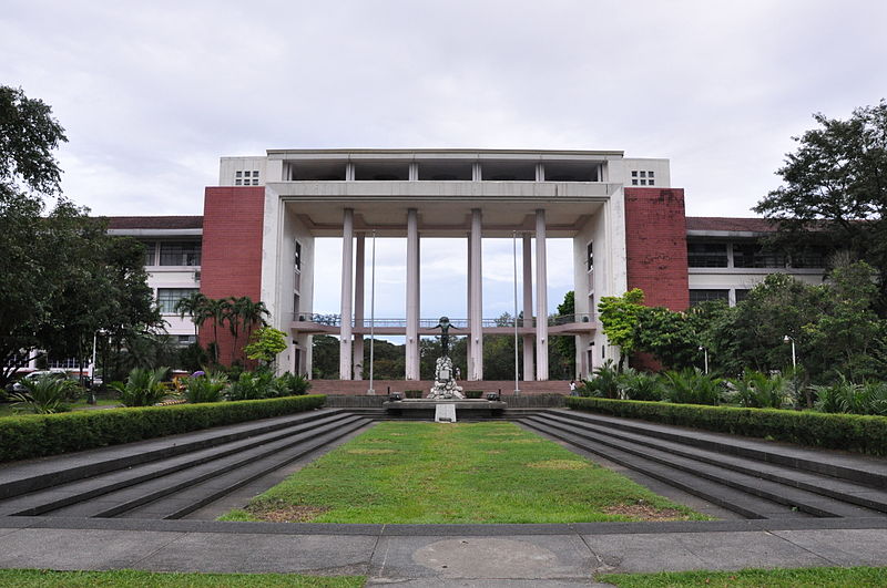 UP Diliman Oblation Plaza - photo by boink_99 under CC BY-SA 2.0