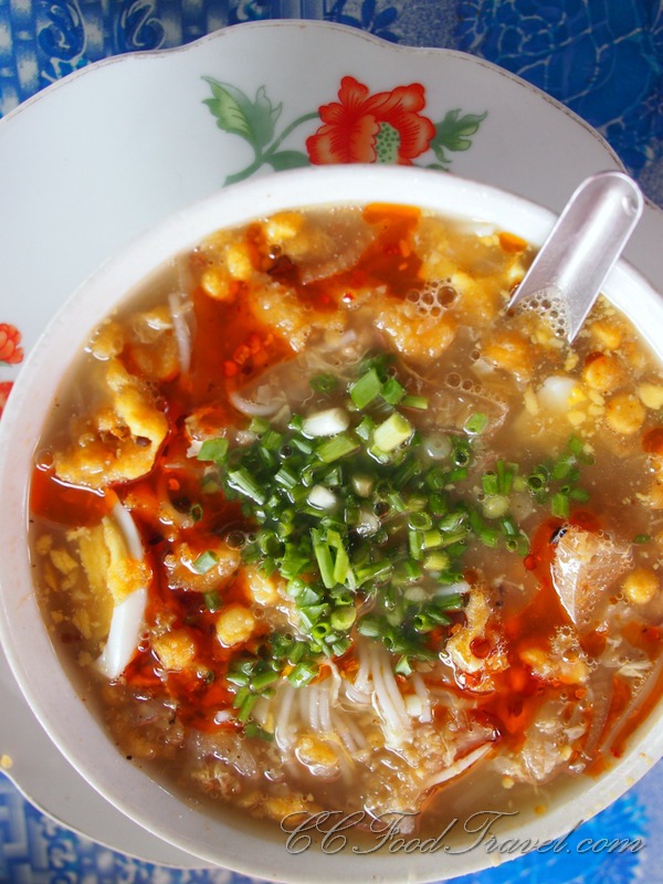 Anthony Bourdain Myanmar - Mohinga in Nyaungshwe Market - photo by CCFoodTravel.com under CC BY 2.0