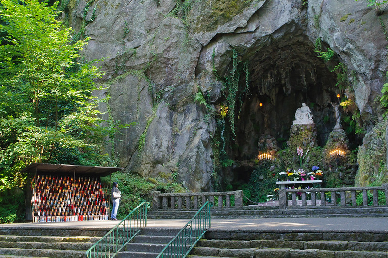 free things to do in Portland, Oregon - The Grotto in the eastern portion of Portland, Oregon - photo by InSapphoWeTrust under CC BY-SA 2.0