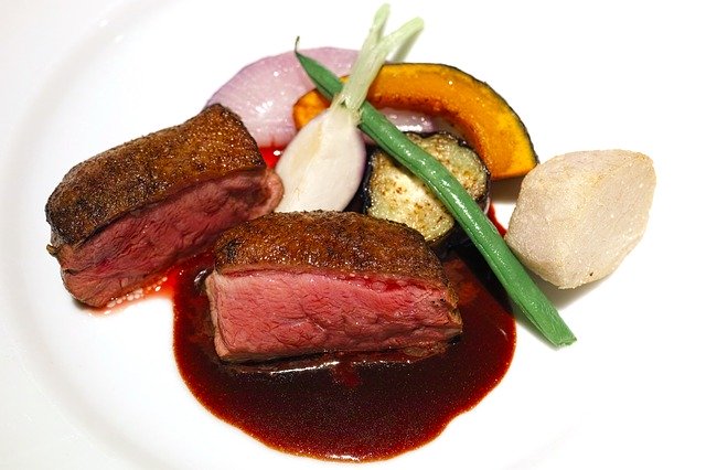 Lamb steak - photo by takedahrs under Pixabay License