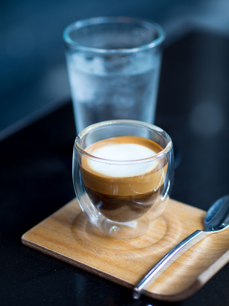 The Layover London - A caffé macchiato with a glass of water - photo by Takeaway under CC-BY-SA-4.0