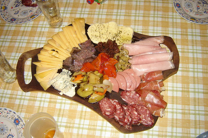 Anthony Bourdain Colombia - Picada Cordobesa - photo by Gdiaz under PD-self
