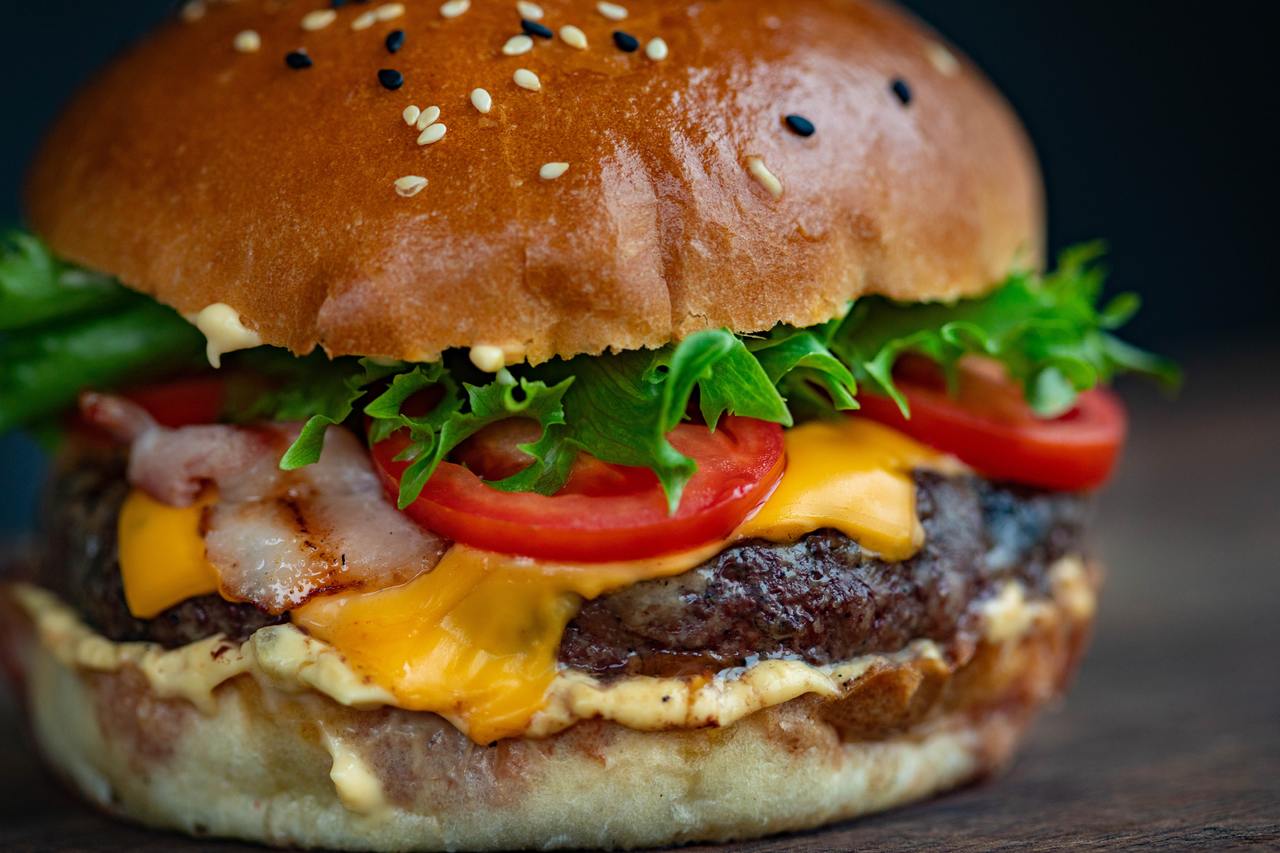 Cheeseburger - photo de PxHere sous CC0 Domaine Public