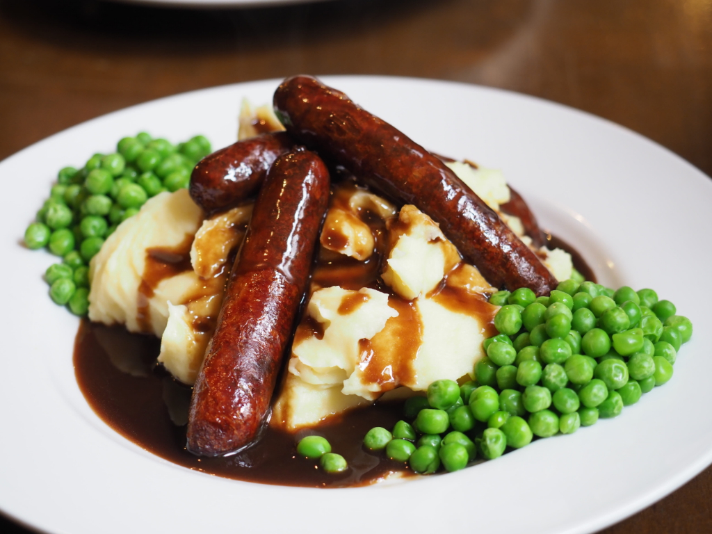 The Layover Miami - A plate of peas, mashed potato and sausage - photo from pxfuel.com under CC0 1.0