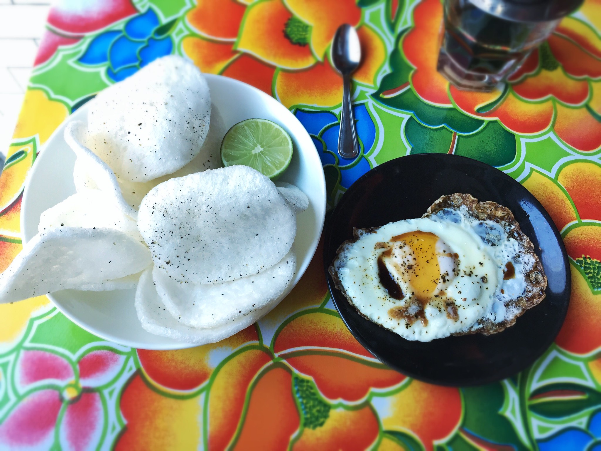 Anthony Bourdain San Francisco - Shrimp Chips and Fried Egg - photo by T.Tseng under CC BY 2.0