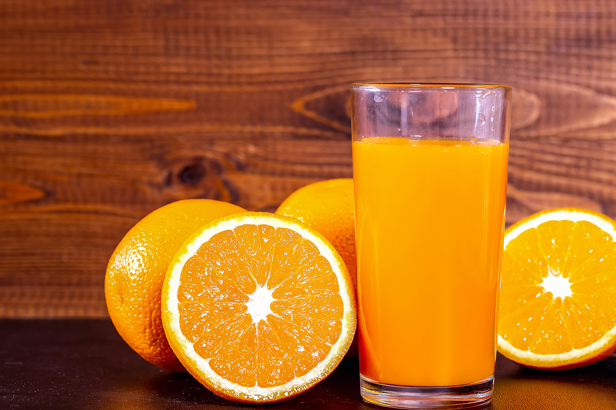 No Reservations Paris - A glass of fresh orange juice with fruit oranges - photo by Marco Verch Professional Photographer and Speaker under CC BY 2.0
