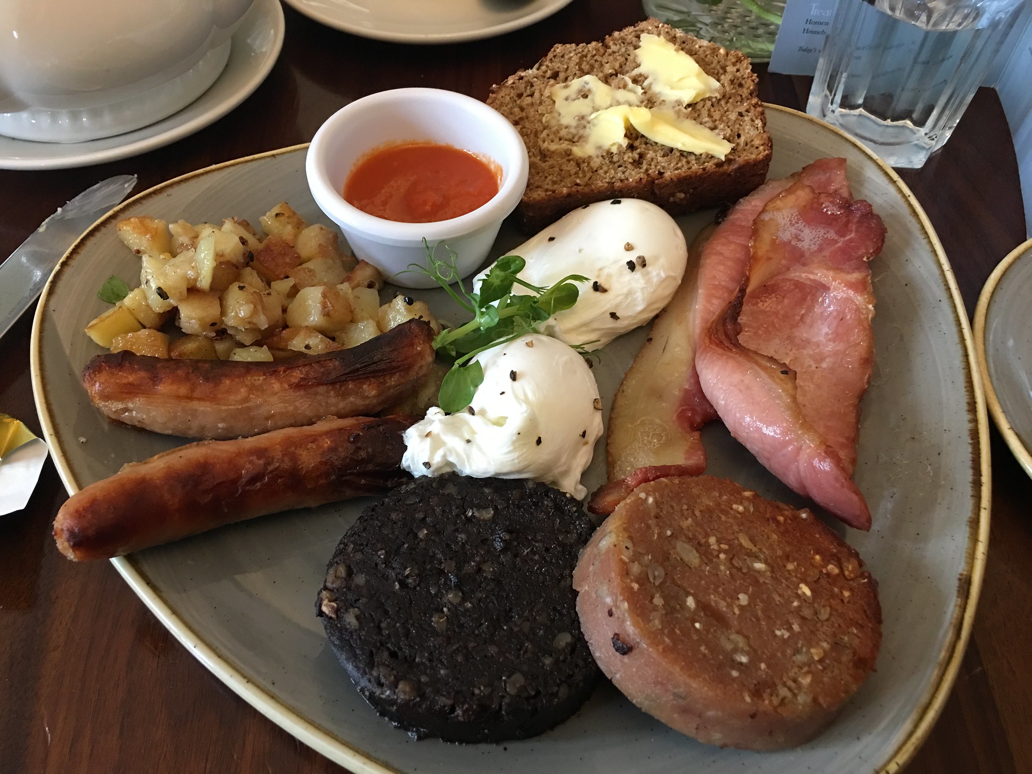 Anthony Bourdain Dublin - Full Irish Breakfast - photo by Sean MacEntee under CC BY 2.0