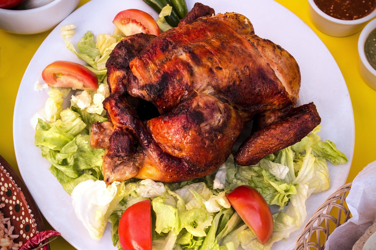 Anthony Bourdain Kolkata and Mumbai - Whole Tandoori Chicken - photo from PxHere under CC0 Public Domain