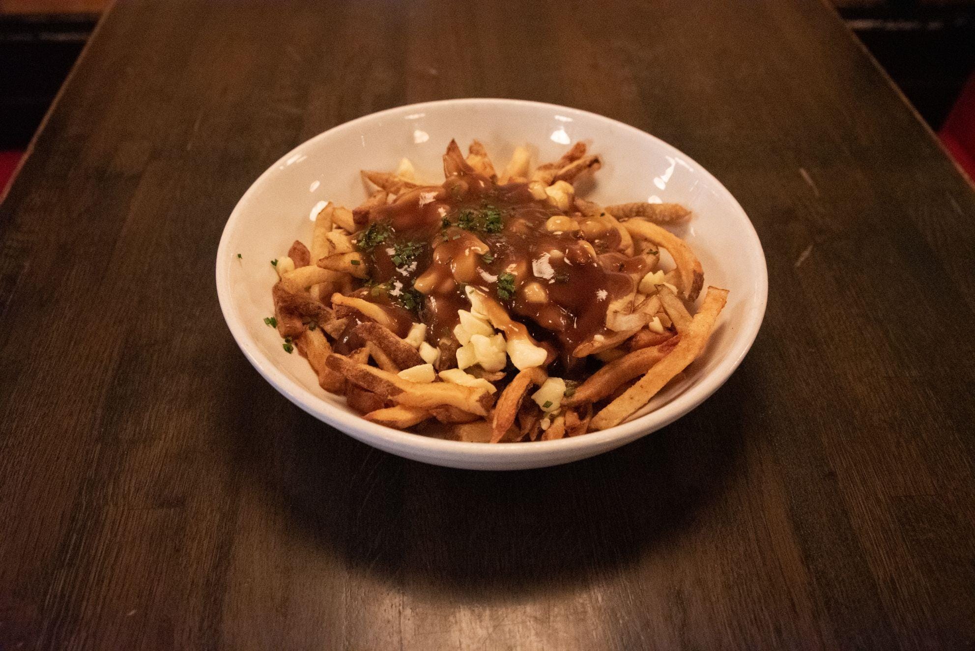 La Mugshot Tavern offre une immense poutine! Photo © Cédric Lizotte